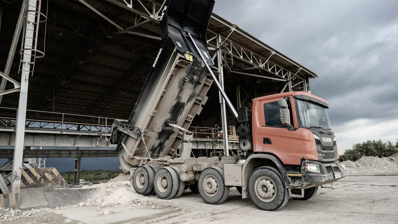 unloading a tipper